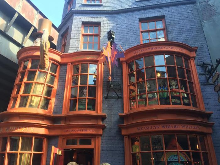 Weasleys wizard shop outside